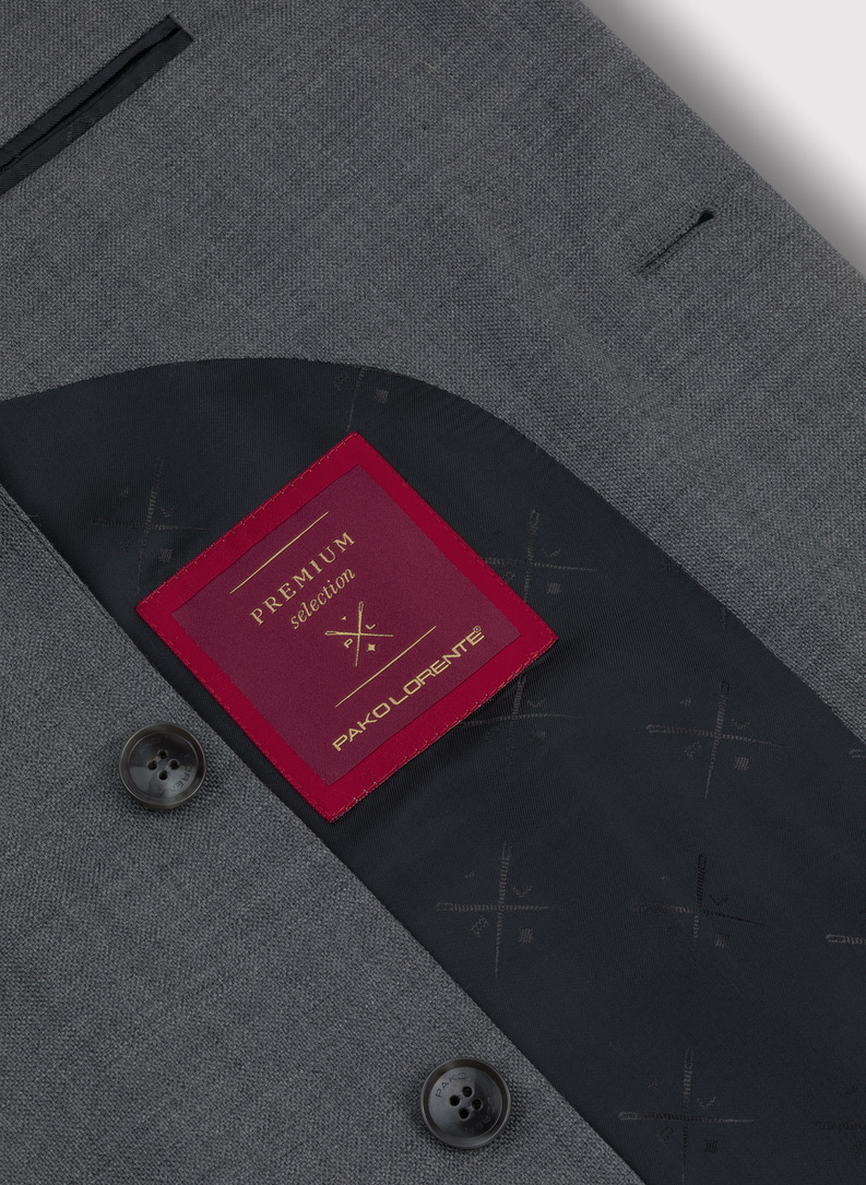 Szary wełniany garnitur