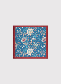 Niebieska poszetka w kwiatowy wzór