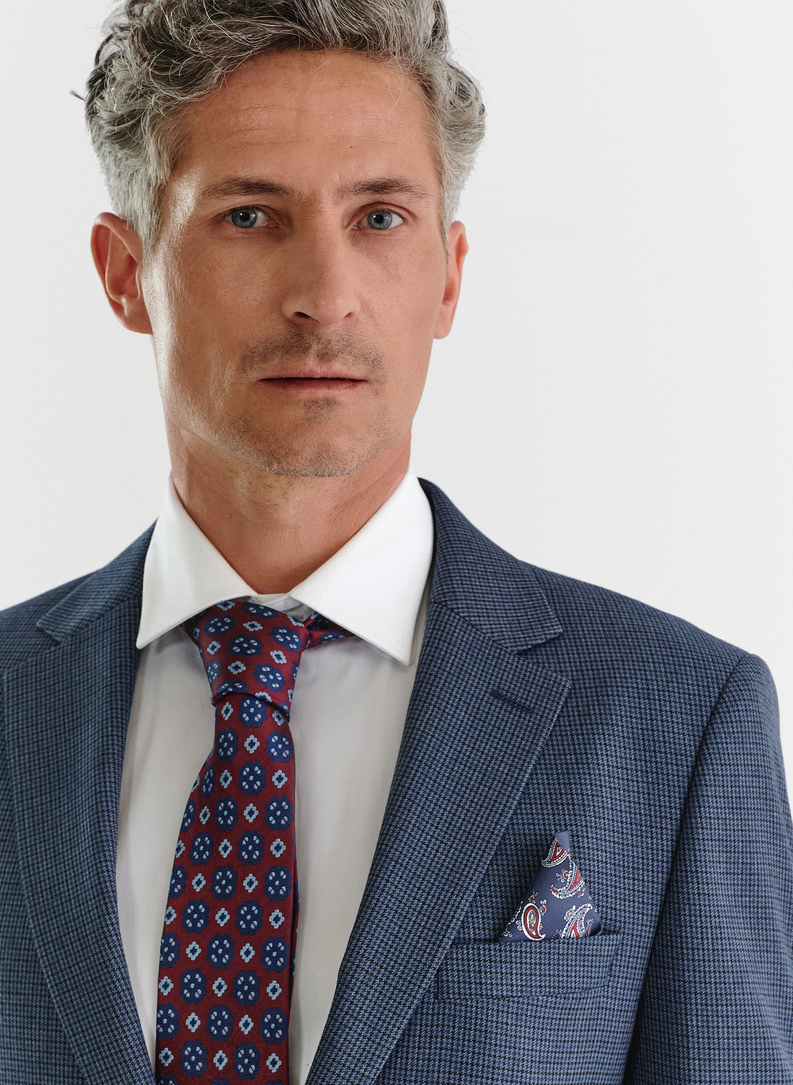 Granatowy garnitur męski w pepitkę