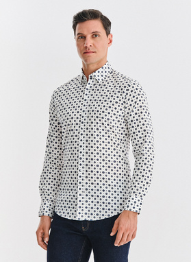 Biała koszula w niebieski wzór geometryczny