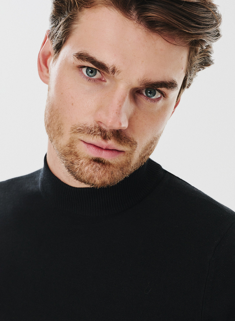 Czarny gładki półgolf męski