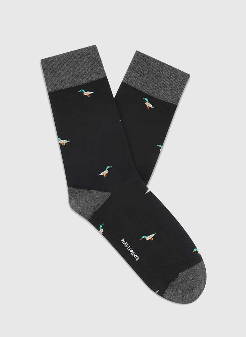 Czarne skarpety w kaczki