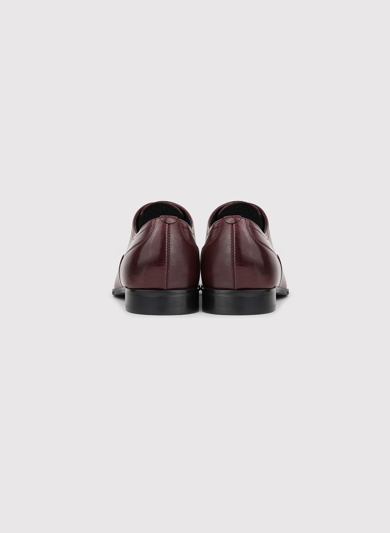 Bordowe buty męskie typu brogsy