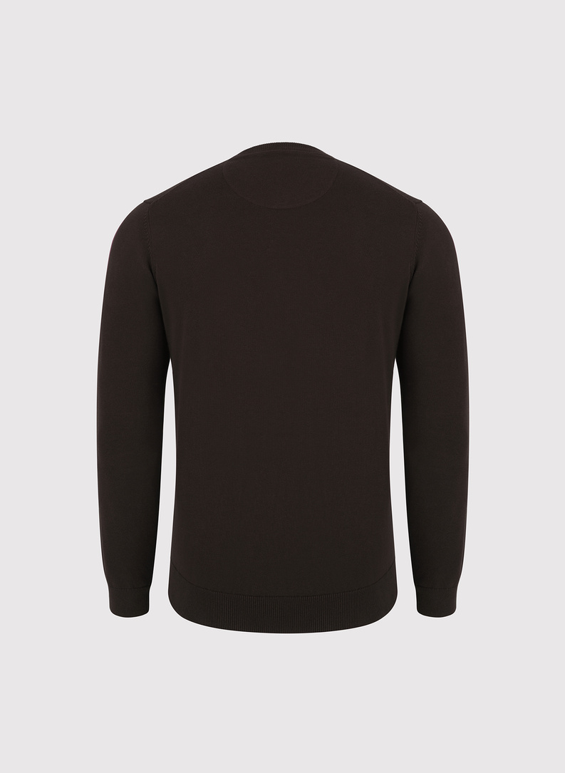 Brązowy sweter v-neck