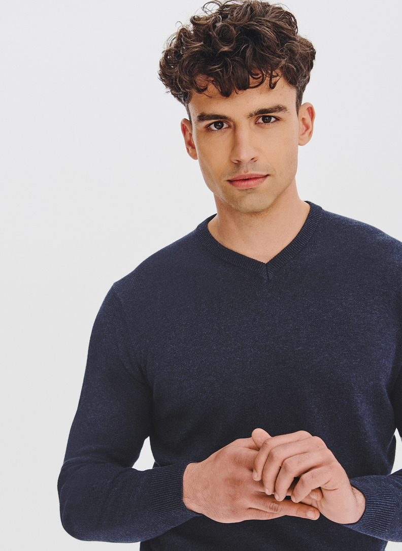 Granatowy sweter męski v-neck