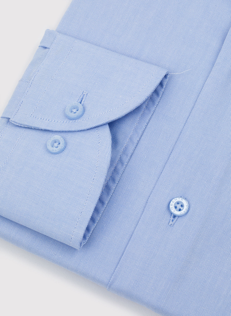 Gładka elegancka koszula męska w kolorze błękitnym