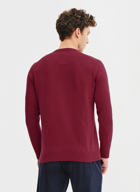 Czerwony męski sweter w serek