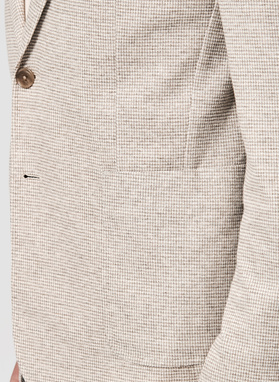 Beżowa marynarka w pepitkę