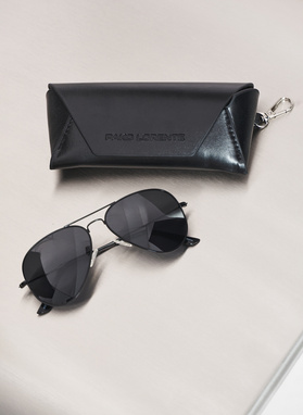 Czarne okulary przeciwsłoneczne pilotki