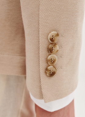 Dzianinowa marynarka w kolorze beżowym