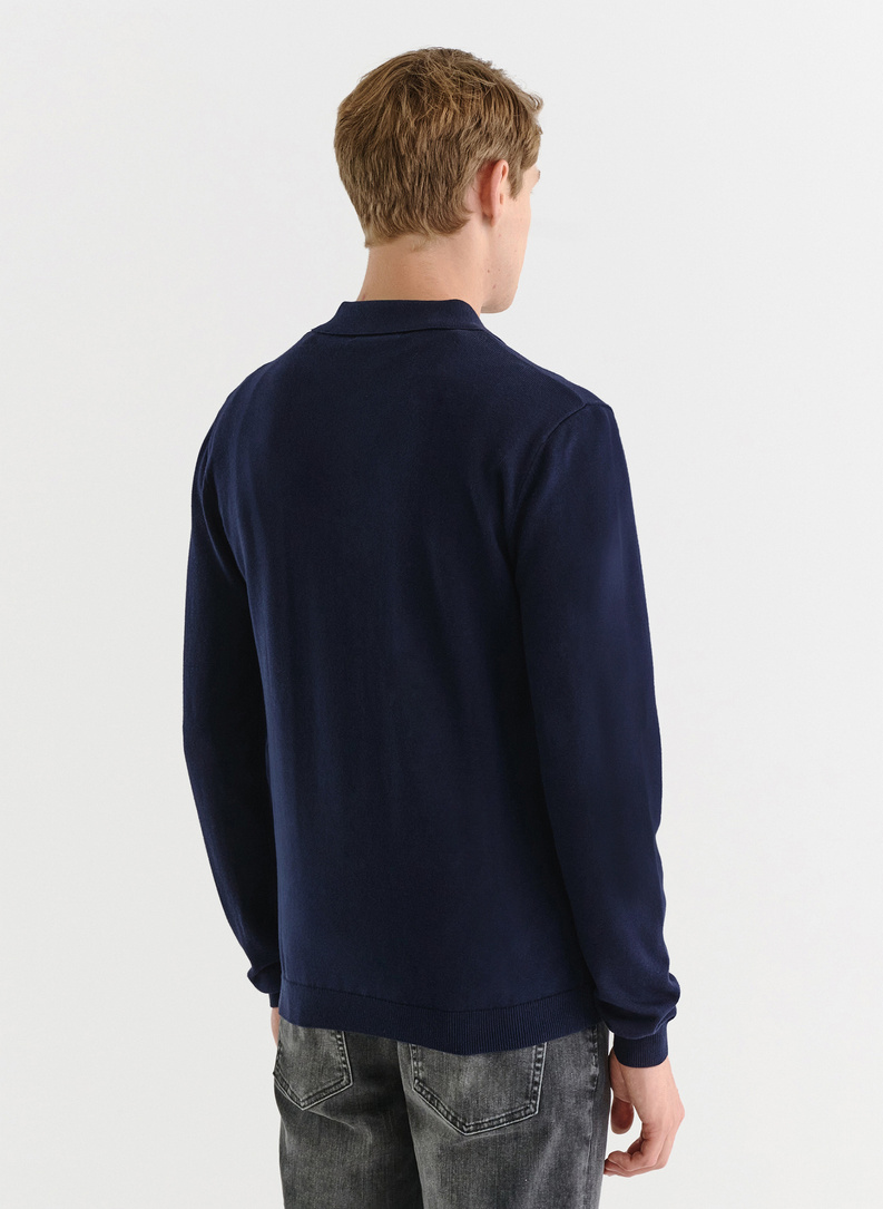 Granatowy sweter męski z kołnierzykiem