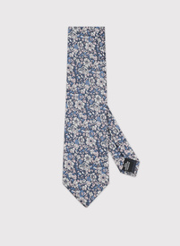 Niebieski krawat w kwiatowy wzór