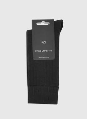 Gładkie czarne skarpety w prążek