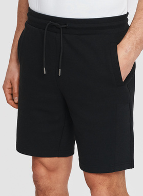 Czarne szorty dresowe