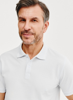 T-shirt polo w kolorze jasnoniebieskiem