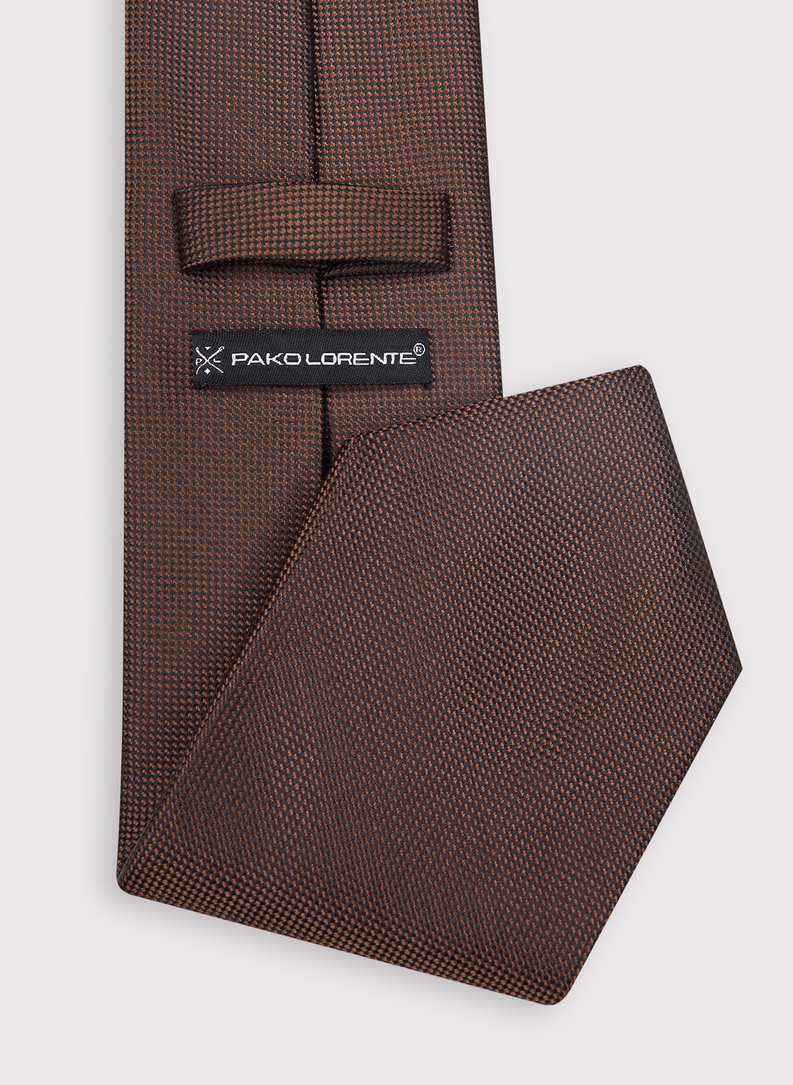 Brązowy krawat męski