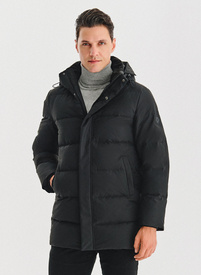 Czarna puchowa kurtka męska