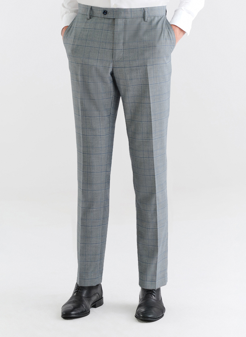 Szary garnitur męski w niebieską kratę