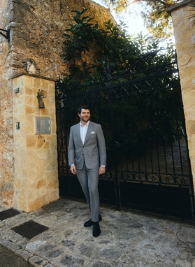 Szary garnitur męski