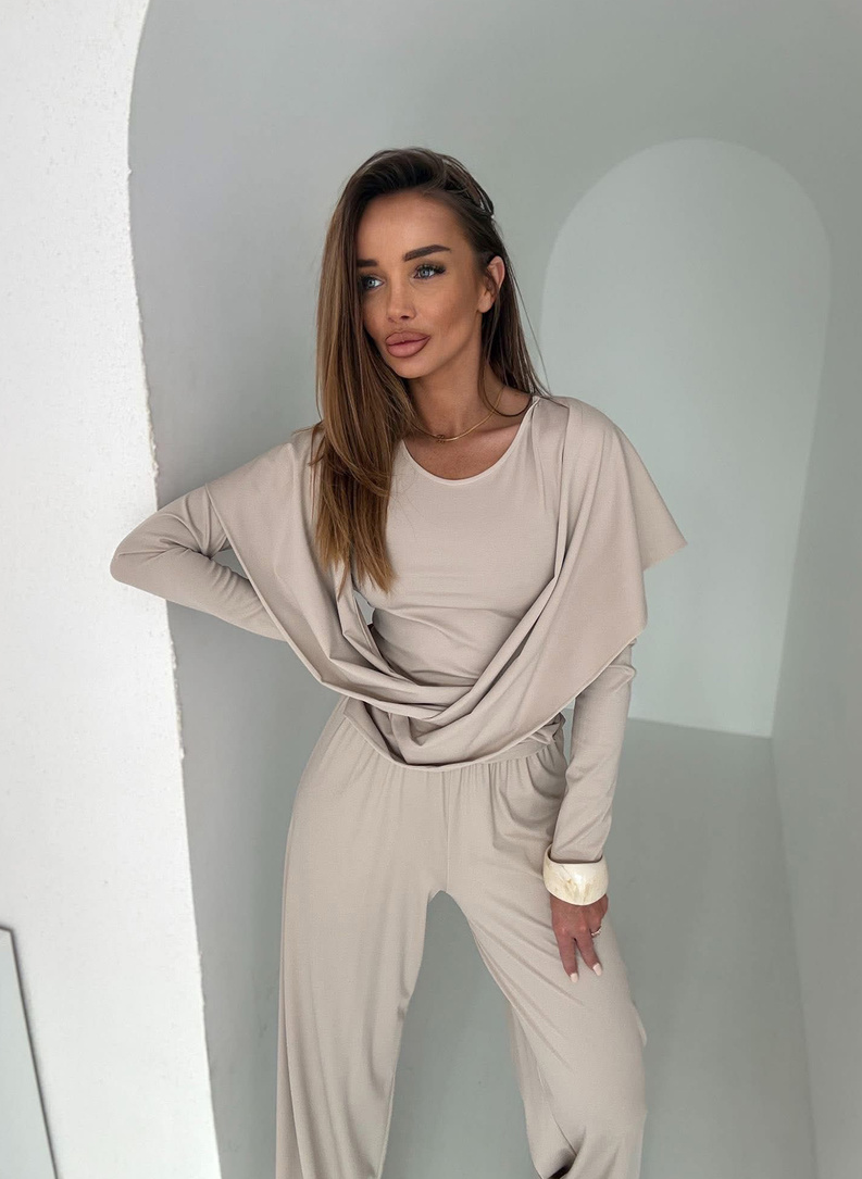 Komplet damski MEDI w kolorze jasnobeżowym