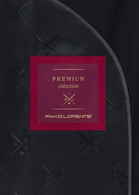 Czarny garnitur dwurzędowy