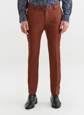 Gładki brązowy garnitur męski