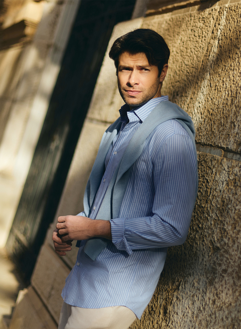 Błękitna koszula męska w paski