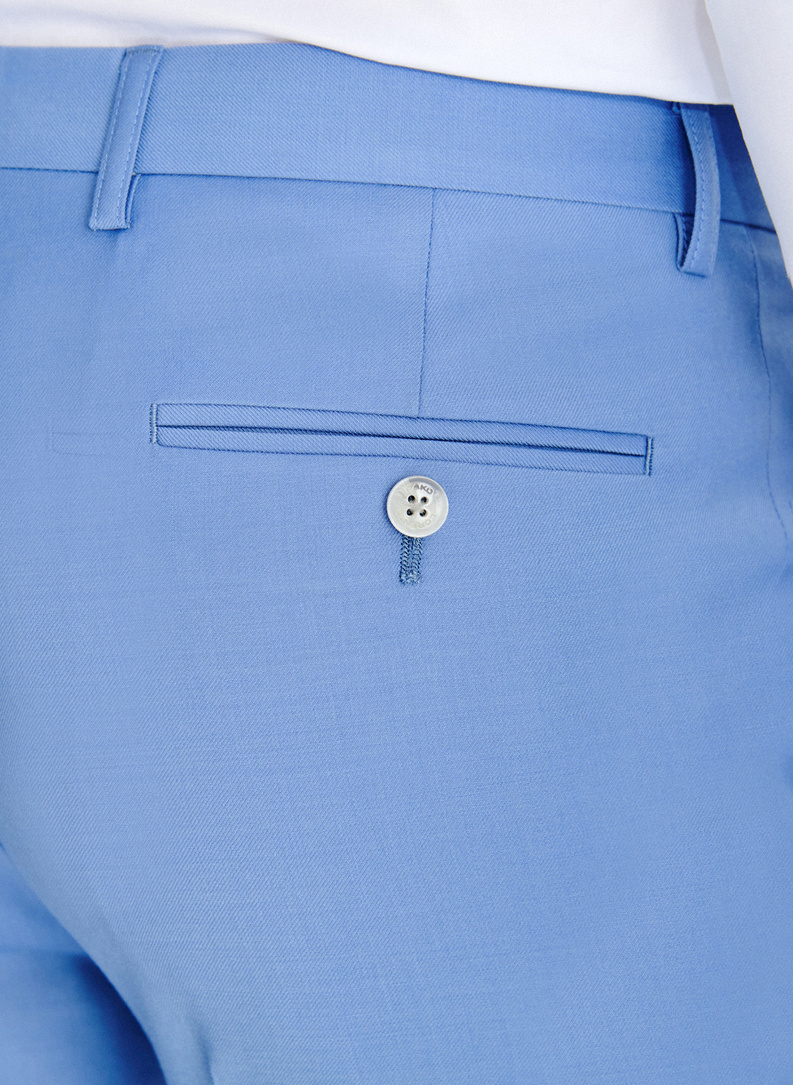 Niebieski wełniany garnitur męski