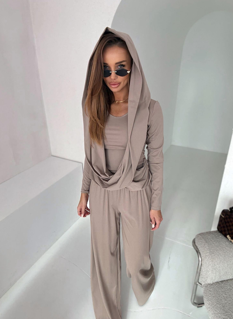 Komplet damski MEDI w kolorze beżowym