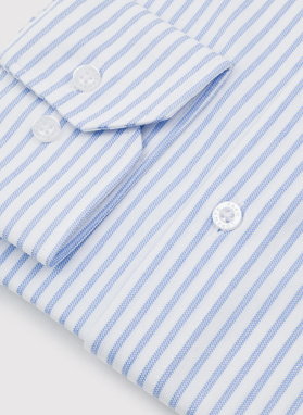 Błękitna koszula w prążek