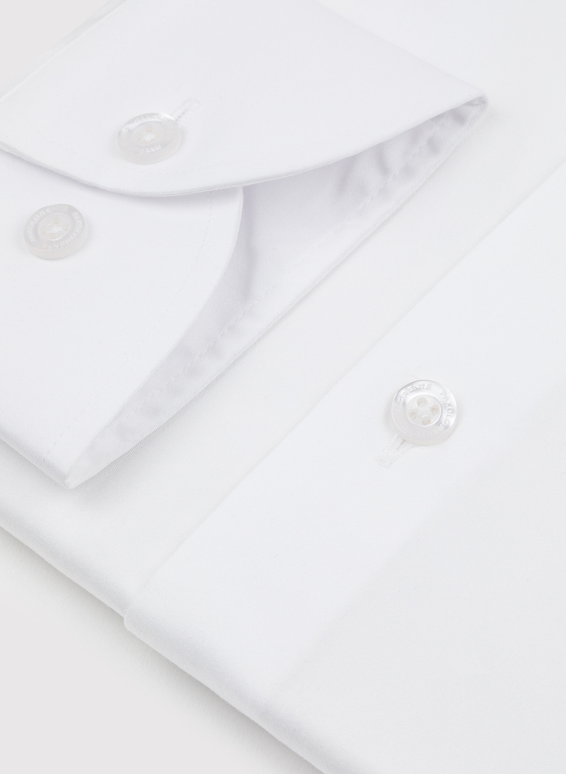 Biała koszula męska z kontrastowym wykończeniem
