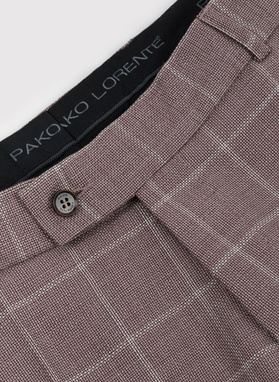 Wełniany różowy garnitur w kratę