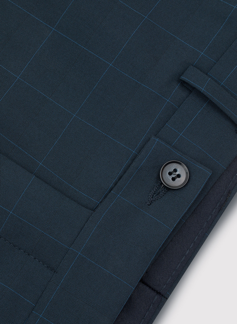 Granatowy garnitur w delikatną niebieską kratkę