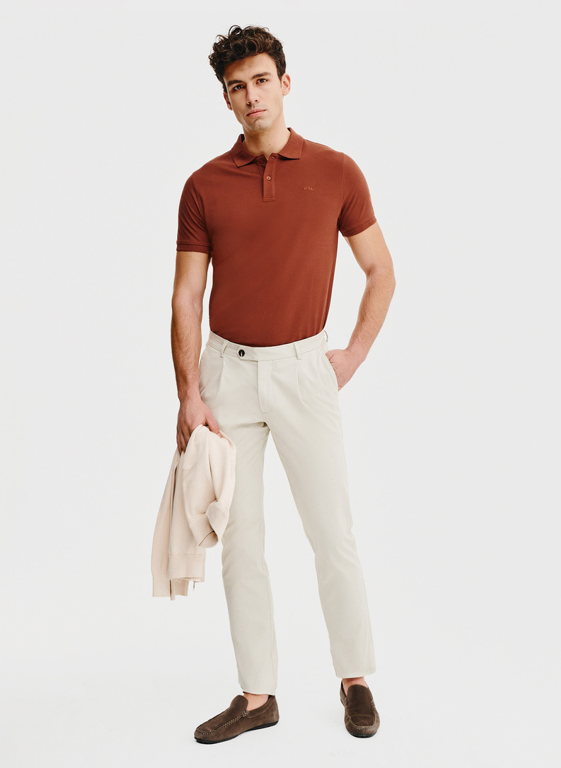 Beżowe spodnie z zaszewkami