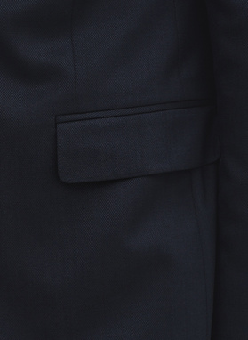 Gładki granatowy garnitur męski