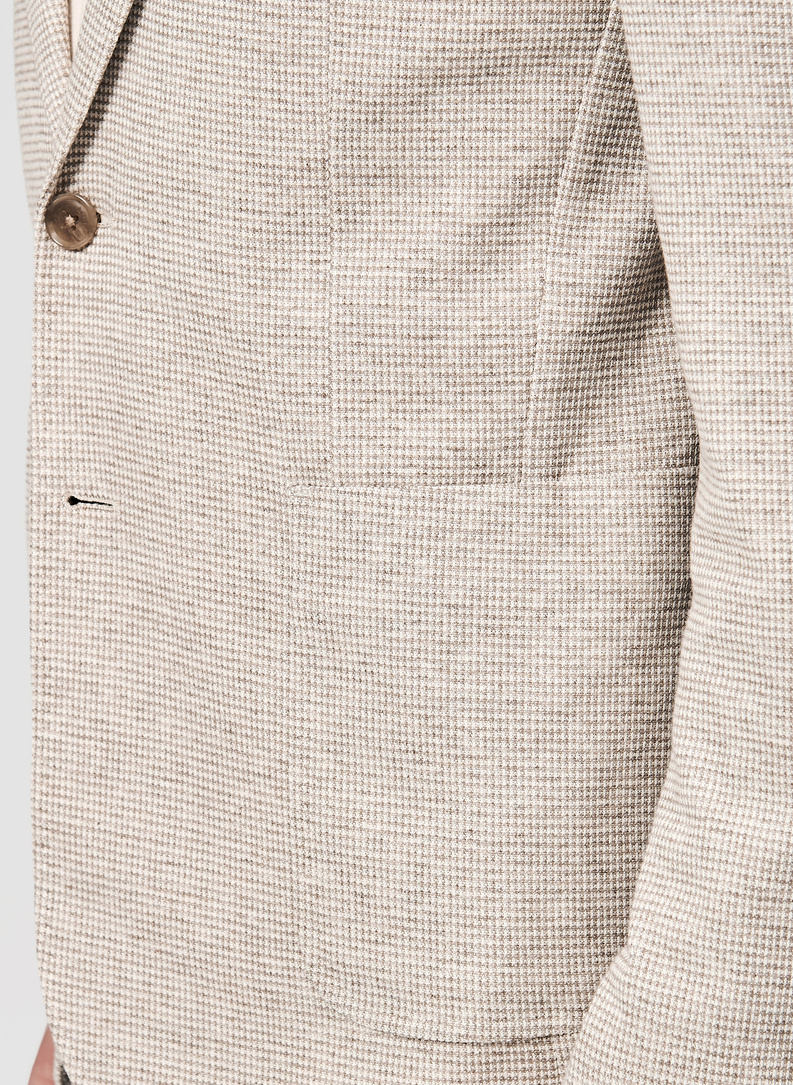 Beżowa marynarka w pepitkę