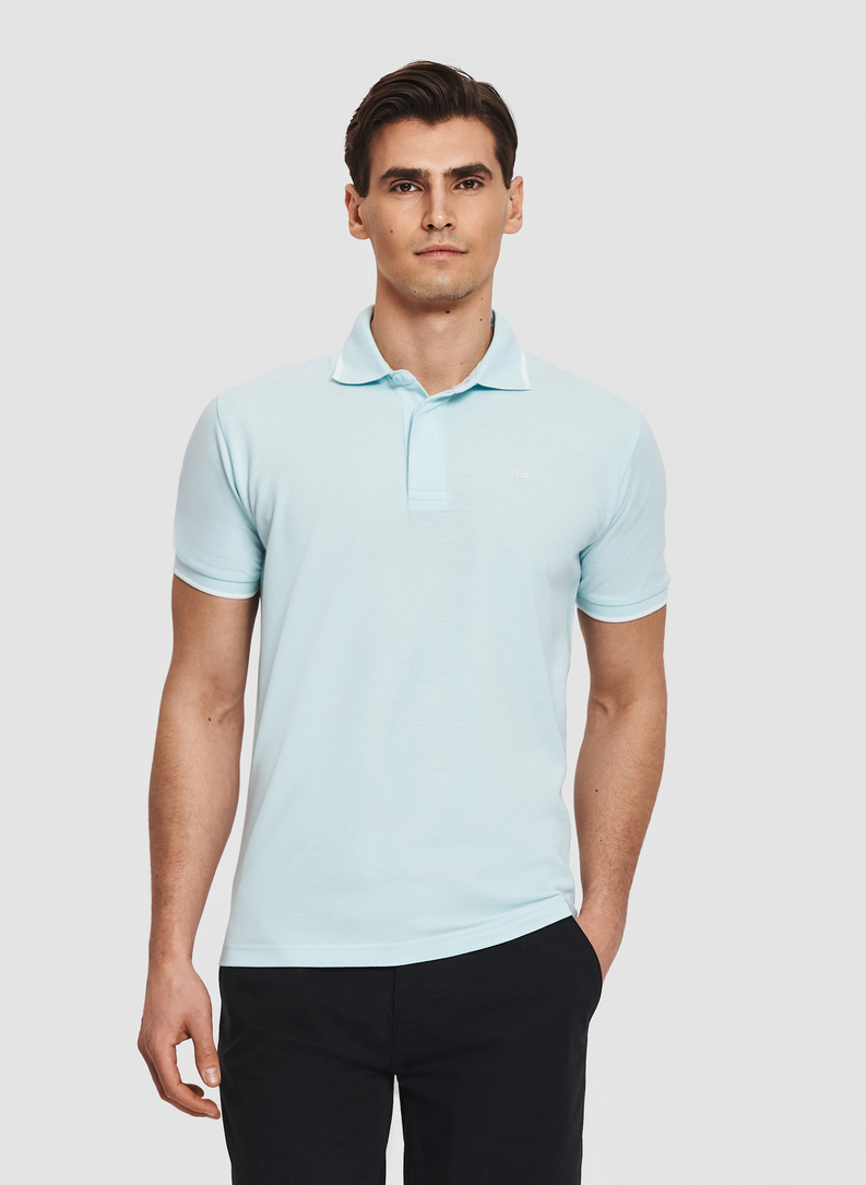 Błękitny t-shirt polo z bawełną