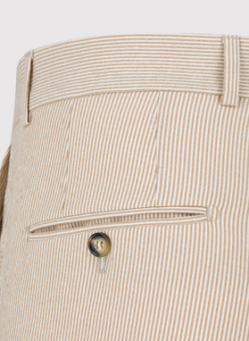 Beżowy garnitur męski w prążek