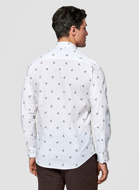 Biała koszula męska w wiśnie