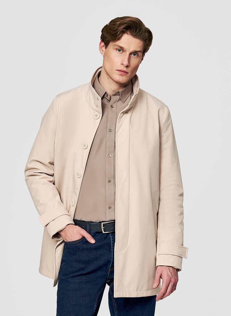 Wiosenny płaszcz męski w kolorze beżowym