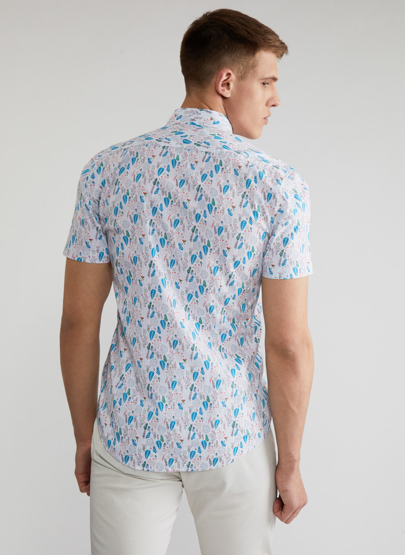 Biała koszula męska na krótki rękaw w kolorowy roślinny deseń