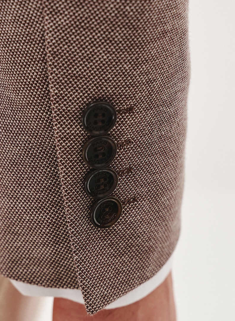 Dzianinowa marynarka w kolorze brązowym