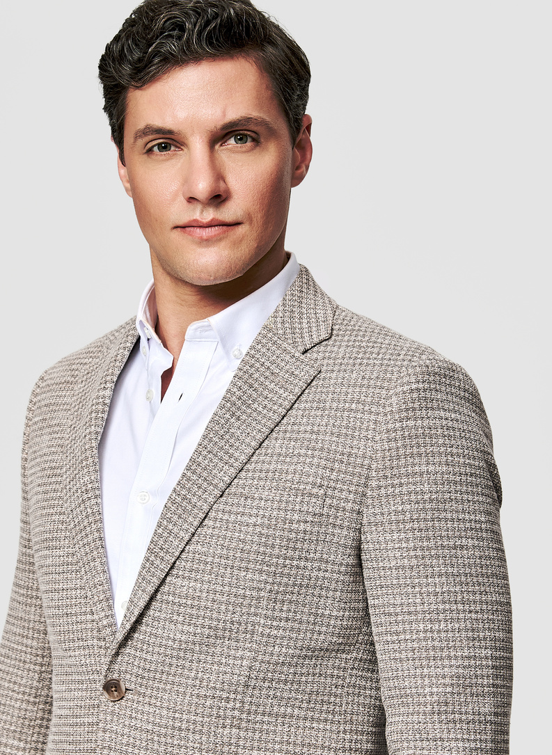 Beżowa marynarka w pepitkę