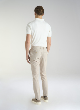 Beżowe gładkie spodnie męskie chino