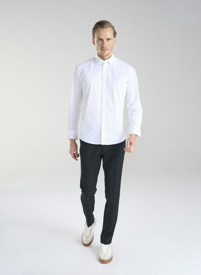 Biała koszula męska w czarne kropki