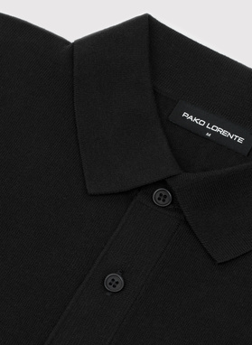 Czarny swetrowy t-shirt polo