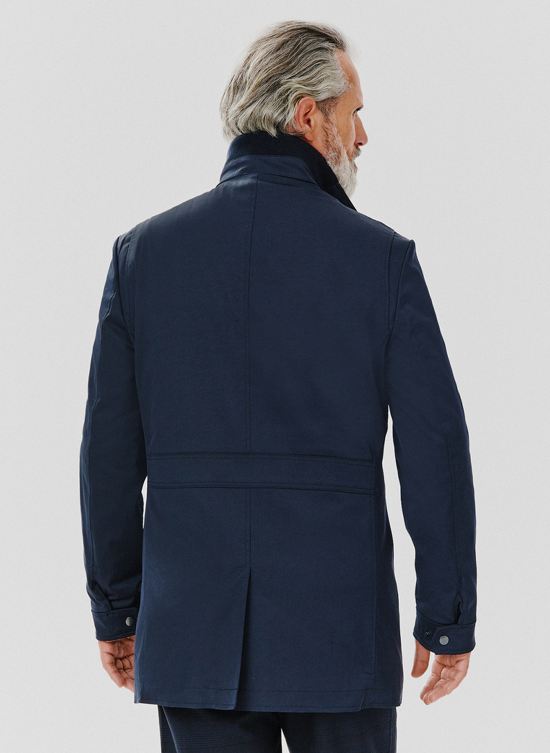 Granatowy płaszcz męski