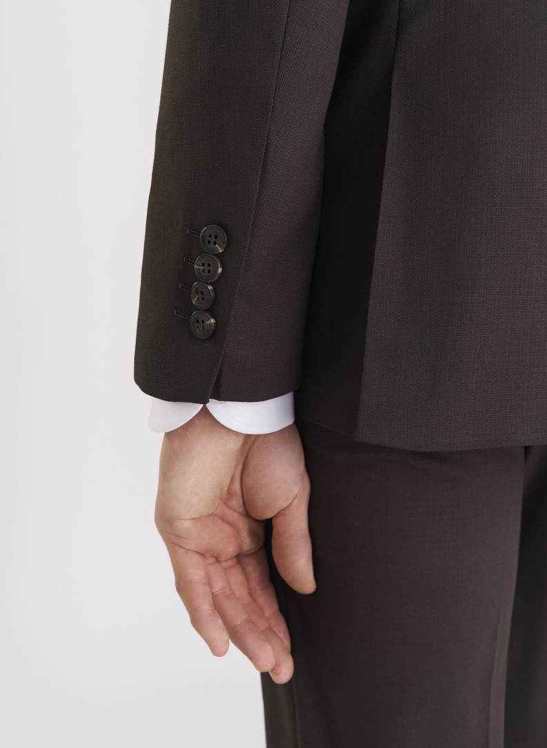 Brązowy garnitur męski