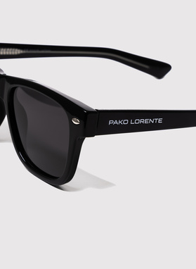 Czarne okulary przeciwsłoneczne