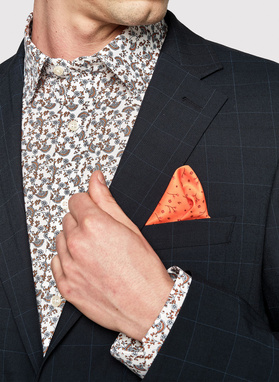 Pomarańczowa poszetka w kwiatki